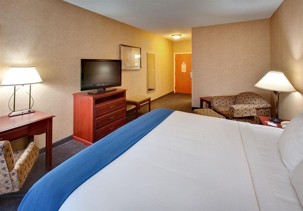 Holiday Express By Ihg Hotel 2*